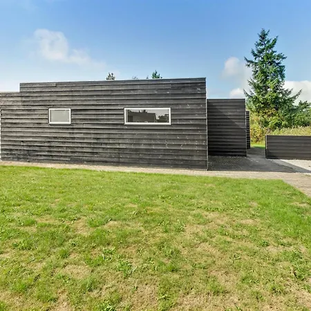 Edda - 400m From The Sea By Interhome *