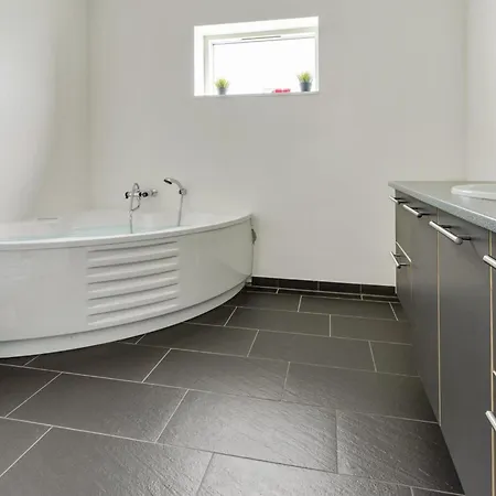 Edda - 400m From The Sea By Interhome *