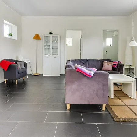 Edda - 400m From The Sea By Interhome Hals